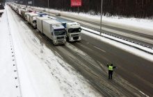 Венгерские перевозчики в понедельник начнут блокировать границу Украины