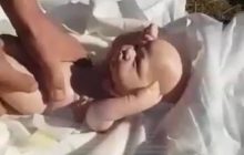 Россиянину в роддоме сообщили о смерти его детей, но вместо тел в гробах он обнаружил куклы (видео)