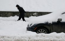Непогода в Украине не утихает: спасатели предупреждают о метелях, снежных заносах и гололедице