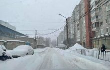 Во Львове из-за непогоды появился новый вид "бизнеса" (видео)