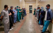 Врятувала життя чотирьох: львівські лікарі вишикувалися в коридор пошани перед посмертним донором (фото)