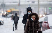 У Львові на жінку з даху впала снігова брила: її госпіталізували зі струсом мозку