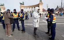 Венгрия вводит иммунные паспорта: кто их получит