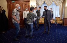 Zelensky meets crew released from pirate captivity in Africa