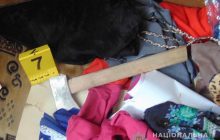 Киянка вдарила співмешканця сокирою по голові через те, що він заснув (фото)