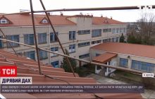 На Херсонщине за семь миллионов перекрыли крышу сельской школы: она сразу дала течь (видео)