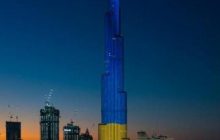 Самый высокий в мире небоскреб Бурдж-Халифа подсветили цветами украинского флага (фото)