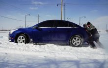 Зима близко: автоэксперт назвал 5 проверенных советов для безопасности на заснеженных дорогах (видео)