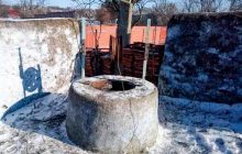 На Николаевщине мужчина упал в колодец и провел в ледяной воде пять часов (фото)