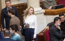 Нардеп засветила в Раде ультрамодный костюм (фото)