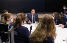 Ермак предложил возобновить стажировку студентов в Офисе президента
