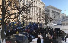 На Банковій на тлі засідання РНБО пройшла акція з вимогою заблокувати всі "проросійські ЗМІ"