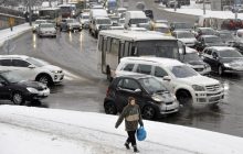 У понеділок вранці столичні вулиці зупинилися в заторах: яка ситуація на дорогах (карта)