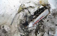 Спасателям удалось достать из реки грузовик, который упал с моста на Черниговщине (фото)