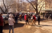В Одессе сторонники Стерненко заблокировали суд и не дают увезти его в СИЗО (фото, видео)