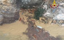 В Италии в море обрушилось кладбище: под водой оказались сотни гробов (фото, видео)