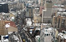 В Киеве фура перекрыла улицу в результате ДТП