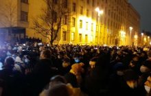 Столкновения под ОП: митингующие использовали петарды и дымовые шашки, силовики пустили в ход слезоточивый газ (видео)