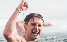 Установил мировой рекорд: чешский спортсмен проплыл 81 метр подо льдом (видео)