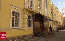 В Києві лікарі ведуть боротьбу за життя школяра, який випав з вікна ліцею (відео)