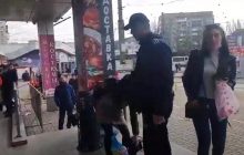 В Николаеве мужчина пришел в супермаркет без маски и распылил газ в охранников (видео)