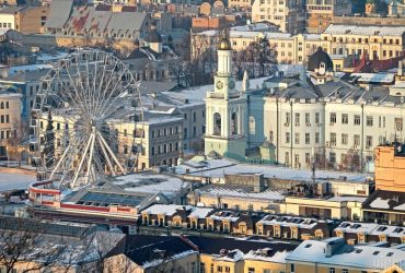 Бути туристом у власному місті: надихаємося зимовими фото з Володимирської гірки у Києві (фоторепортаж)