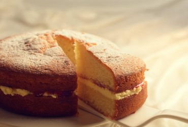 Как приготовить вкусный и нежный бисквитный торт: пошаговый рецепт от известного кулинара