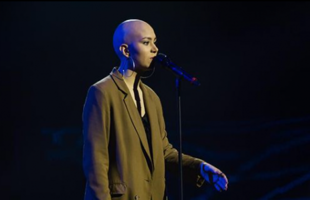 На "Голосе страны" девушка с редким заболеванием растрогала всех чувственным выступлением (фото, видео)