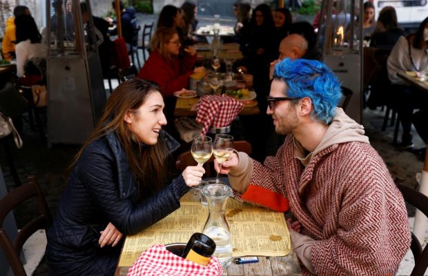 Италия частично ослабила карантин: музеи и рестораны уже принимают первых посетителей (фоторепортаж)