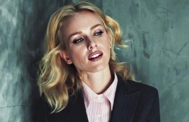 "На это больно смотреть": известная голливудская актриса с головой нырнула в снег (видео)