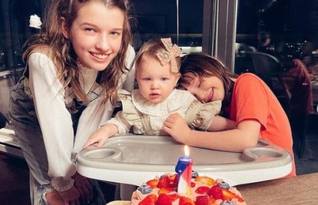 "Какие красивые": Мила Йовович умилила сеть снимками подросших детей
