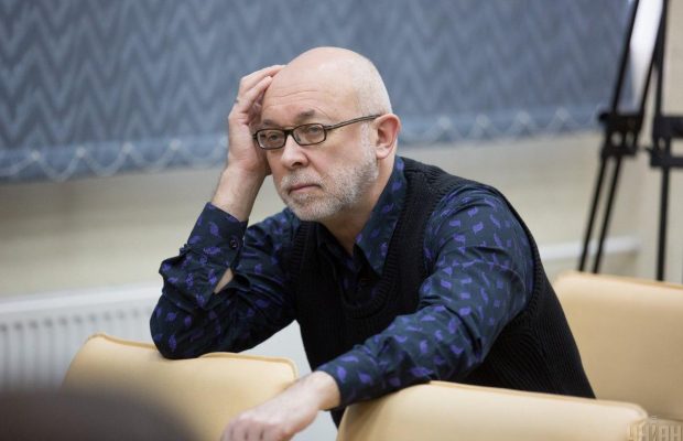 У Києві прощаються з відомим режисером Сергієм Проскурнею