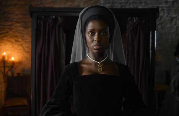 У мережі показали перший кадр скандального серіалу про королеву Англії з темношкірою акторкою (фото)