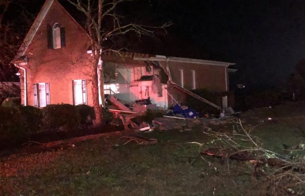 "Ураган невероятной силы, который сметал все на своем пути": на США налетел торнадо, есть жертвы (фото, видео)