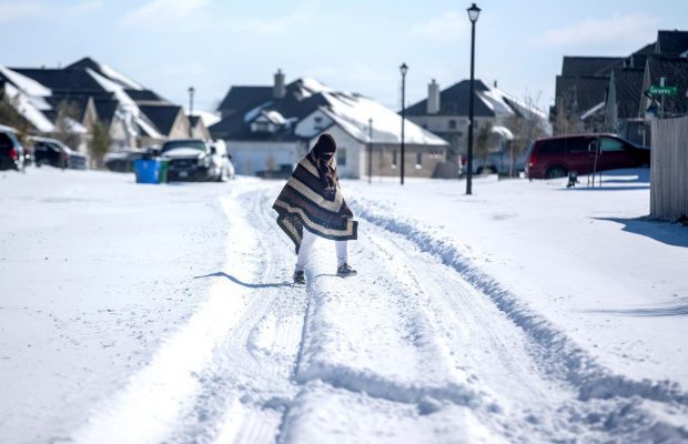 Катастрофа в Техасе: из-за снежного шторма миллионы американцев остались без света, тепла и воды (фоторепортаж, видео)