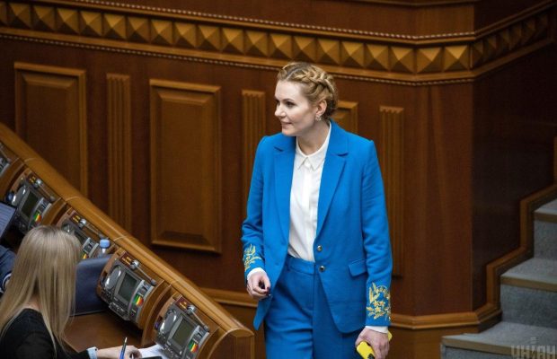 Нардеп Ганна Скороход прийшла в Раду в патріотичному костюмі