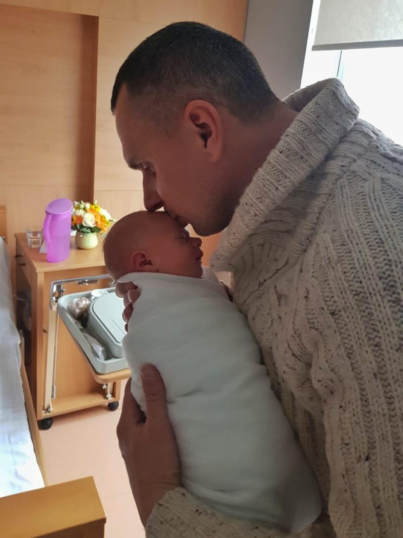 Sentsov with the newborn daughter / Photo from facebook.com/oleg.sentsov Sentsov with the newborn daughter / Photo from facebook.com/oleg.sentsov
