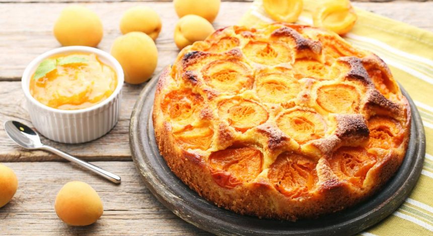 Вкусный и нежный пирог: как приготовить замечательную выпечку на кислом молоке