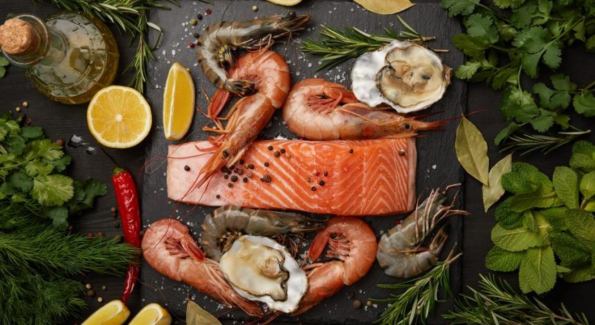 Салаты с морепродуктами за 15 минут на Новый год: 3 удивительных рецепта