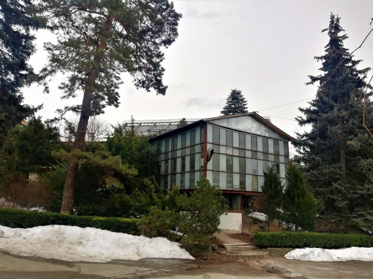 Оранжерея ботсаду Фоміна гарненько сховалася від сторонніх очей / фото Марина Григоренко Оранжерея ботсаду Фоміна гарненько сховалася від сторонніх очей / фото Марина Григоренко