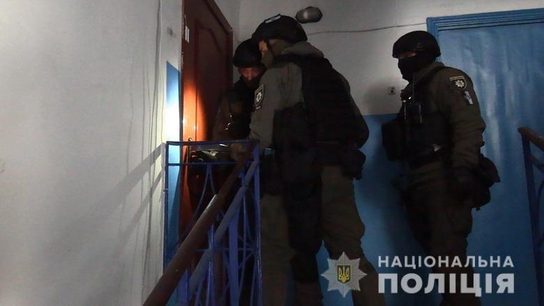 За даними поліції, для конспірації головна організаторка часто змінювала винаймані квартири, де влаштовувала борделі / фото Національна поліція За даними поліції, для конспірації головна організаторка часто змінювала винаймані квартири, де влаштовувала борделі / фото Національна поліція