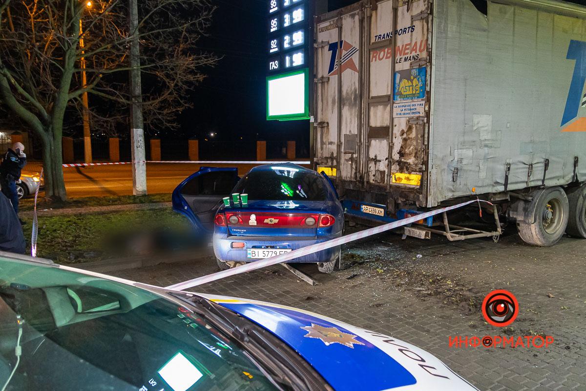 Удар припав на пасажирський бік авто / фото dp.informator.ua Удар припав на пасажирський бік авто / фото dp.informator.ua