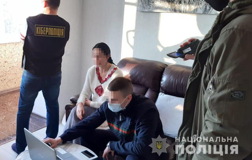 В рамках производства были проведены обыски по месту жительства "злоумышленницы" / фото lv.npu.gov.ua В рамках производства были проведены обыски по месту жительства "злоумышленницы" / фото lv.npu.gov.ua