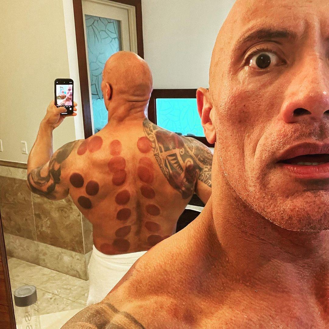 Актор поставив собі банки / фото therock, Instagram Актор поставив собі банки / фото therock, Instagram