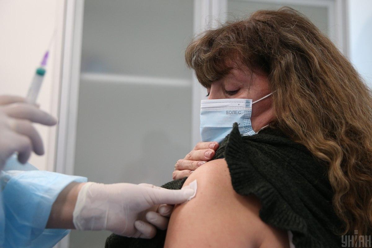 Ukraine to issue international vaccine certificates / Photo from UNIAN