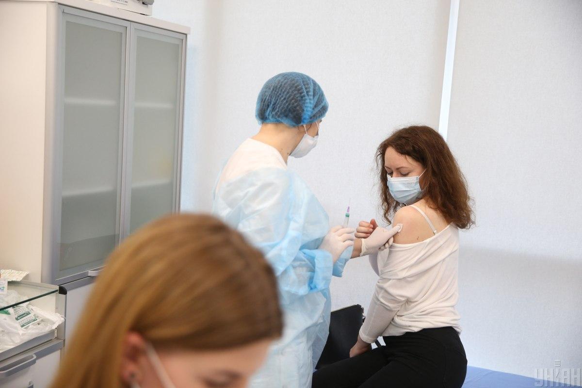 Over 15,700 Ukrainians vaccinated against COVID-19 since launch of campaign / Photo from UNIAN