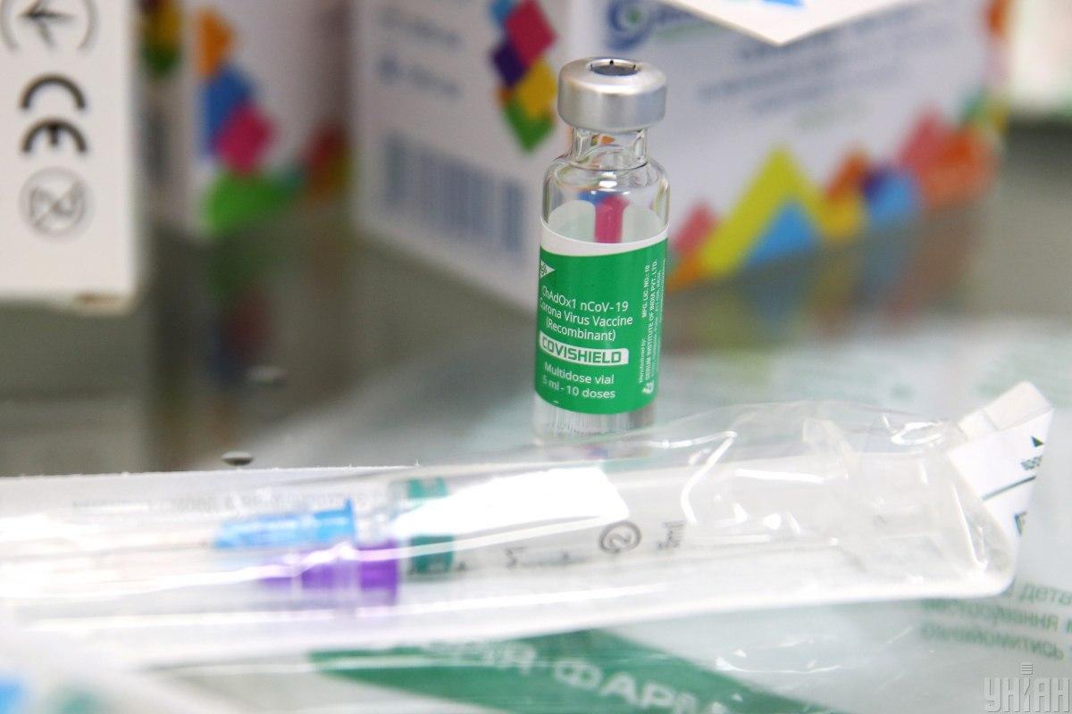 Несколько стран приостановили вакцинацию "ковишилдом", который используют и в Украине / фото УНИАН, Вячеслав Ратинский