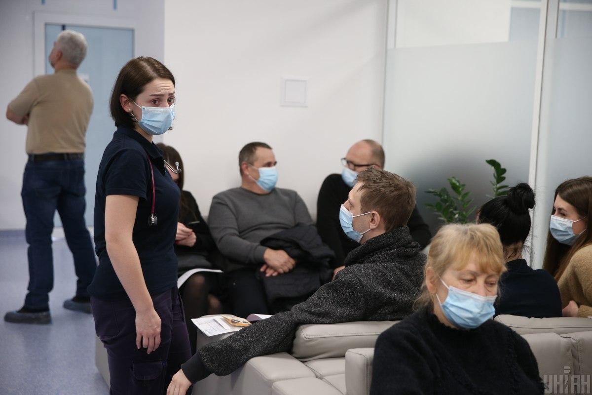 В зоні ризику, як і зазвичай, діти, вагітні, люди похилого віку і люди, які мають соматичні захворювання, / фото УНІАН, В'ячеслав Ратинський