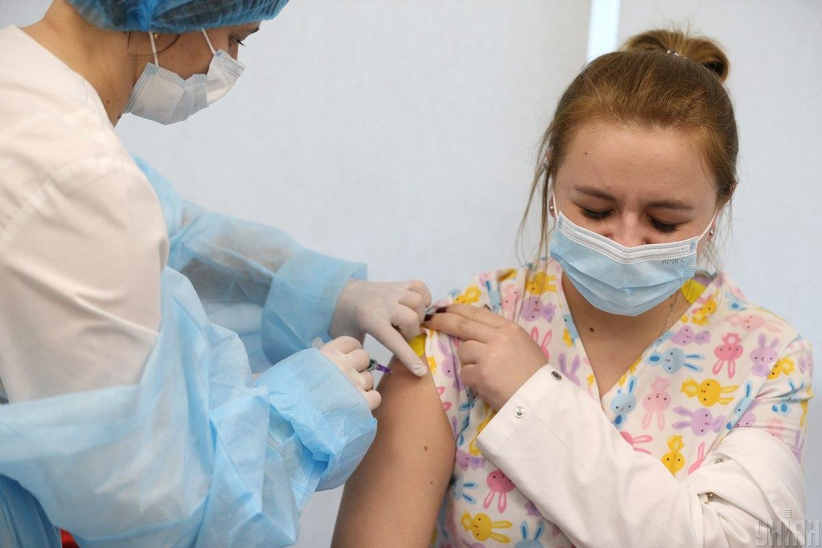 В Украине продолжается кампания по вакцинации от коронавируса / Фото УНИАН, Вячеслав Ратинский