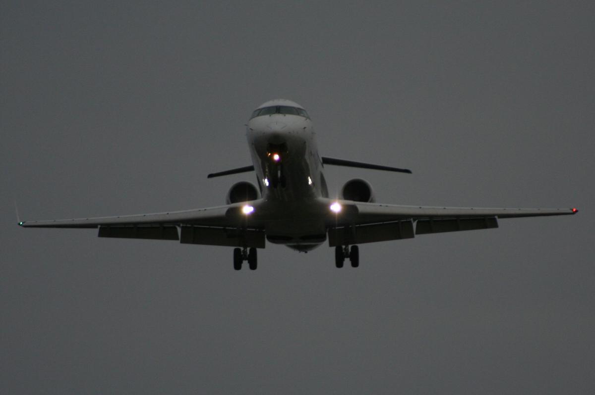 Чоловік хотів викрасти літак Fokker 100 авіакомпанії Iran Air / фото ua.depositphotos.com Чоловік хотів викрасти літак Fokker 100 авіакомпанії Iran Air / фото ua.depositphotos.com